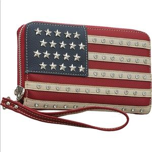 ✨NWT Charging Montana West Wallet/Wristlet 🇺🇸